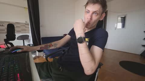    online show from November 2025 01:33:02 PM