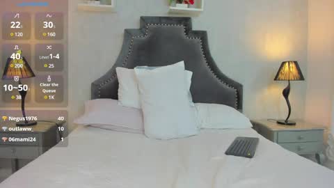 Anntonia Woods  online show from December 2024 04:25:02 PM