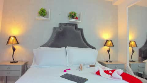 Anntonia Woods  online show from December 2024 01:50:01 PM