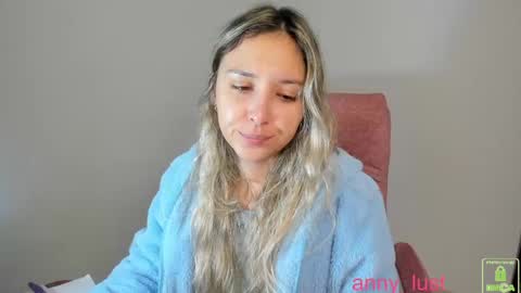 Issabela online show from November 2025 12:15:02 PM