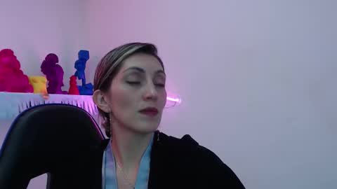 Anny online show from December 2025 12:47:02 PM