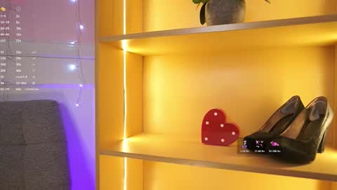 Ana online show from November 2025 12:15:02 PM