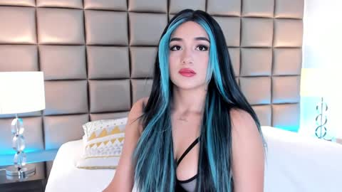 Snapshot of annyhizzle chatting on February 2025 09:25:02 PM online show from February 2025 09:25:02 PM