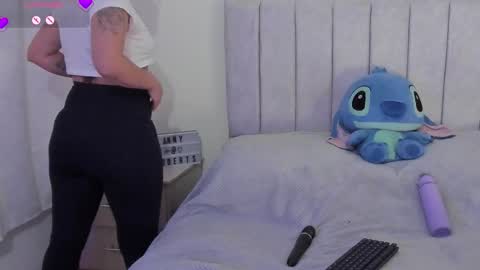 Anny online show from November 2025 10:55:02 PM