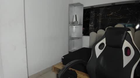 Anny online show from January 2026 08:36:02 PM