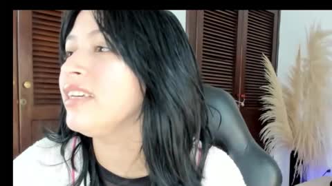 annyrusso online show from December 2025 07:21:01 PM