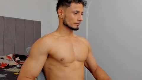 Adonys Creeb online show from November 2025 05:07:02 AM