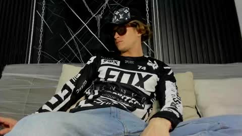 Anthonny online show from May 2026 11:02:02 PM