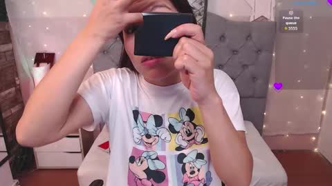 antolyh_c online show from November 2025 02:05:01 PM