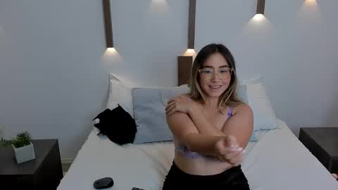 Snapshot of antonella_cutie_ chatting on January 2025 03:04:02 PM A N T O N E L L A online show from January 2025 03:04:02 PM