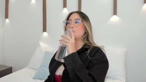 Snapshot of antonella_cutie_ chatting on January 2025 03:11:02 PM A N T O N E L L A online show from January 2025 03:11:02 PM