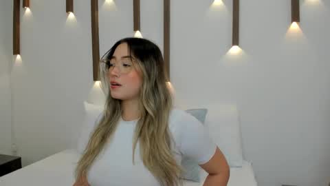 Snapshot of antonella_cutie_ chatting on January 2025 12:05:02 PM A N T O N E L L A online show from January 2025 12:05:02 PM