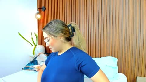 Snapshot of antonella_cutie_ chatting on March 2025 12:11:01 AM A N T O N E L L A online show from March 2025 12:11:01 AM