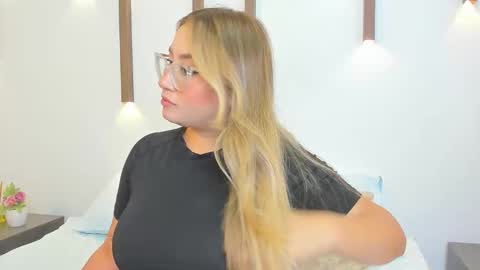 Snapshot of antonella_cutie_ chatting on September 2025 12:38:02 PM A N T O N E L L A online show from September 2025 12:38:02 PM