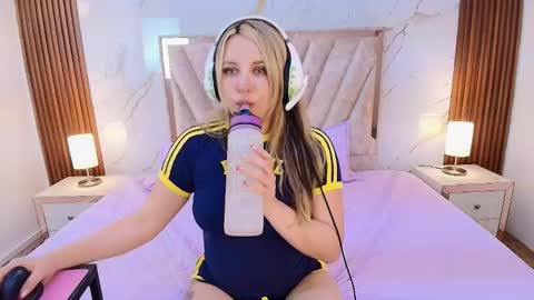 My name is Andrea  thumb up me please its important online show from January 2026 10:24:02 PM