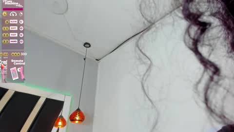 A N T O N E L L E  online show from February 2025 05:40:01 PM