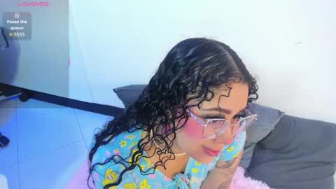 A N T O N E L L E  online show from November 2025 08:33:02 AM