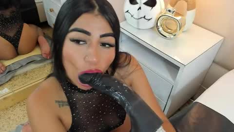Antonia online show from October 2025 07:47:02 PM