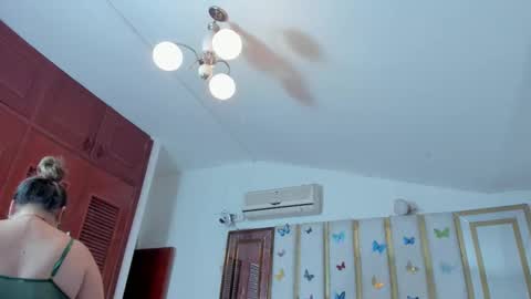 Snapshot of anyelamature chatting on November 2025 02:43:01 AM Anyela online show from November 2025 02:43:01 AM