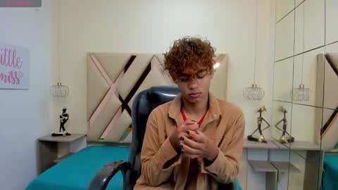 anyelotwink online show from January 2026 01:03:01 PM