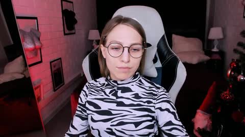 Snapshot of aphexqueen chatting on December 2024 01:44:01 PM APHEX QUEEN online show from December 2024 01:44:01 PM