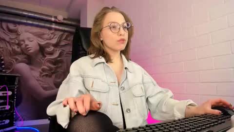 Snapshot of aphexqueen chatting on September 2025 09:22:02 AM APHEX QUEEN online show from September 2025 09:22:02 AM