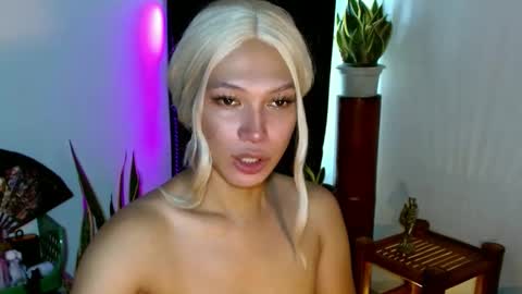 Snapshot of aphr0dite_x chatting on December 2024 12:40:02 AM Roman Goddess online show from December 2024 12:40:02 AM