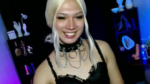Snapshot of aphr0dite_x chatting on March 2025 12:01:02 PM Roman Goddess online show from March 2025 12:01:02 PM