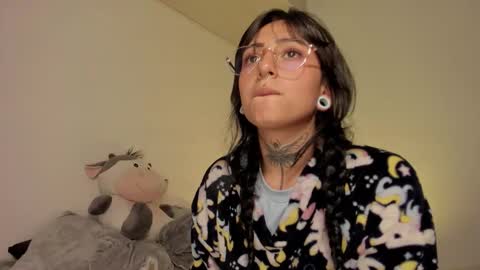 Snapshot of apolorising_ chatting on September 2025 02:22:01 AM Lola Apolo online show from September 2025 02:22:01 AM