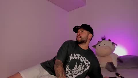 Snapshot of apolorising_ chatting on September 2025 04:03:01 AM Lola Apolo online show from September 2025 04:03:01 AM