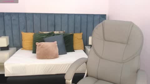 April Bunny online show from December 2025 08:04:01 PM