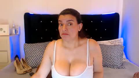 Snapshot of april_harrys chatting on June 2026 04:00:02 PM April online show from June 2026 04:00:02 PM