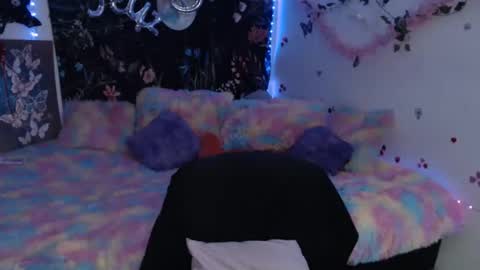 april_l6 online show from February 2026 11:17:01 PM