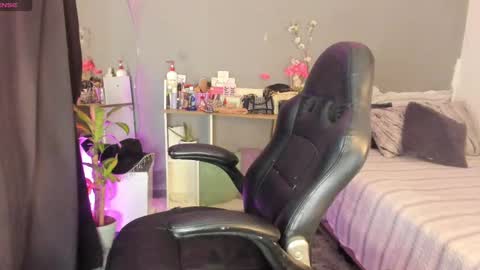 Snapshot of april_scarlett chatting on February 2025 10:26:02 PM Scarlett Independent Model online show from February 2025 10:26:02 PM