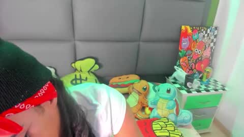 aprill_fox online show from November 2025 02:39:02 PM