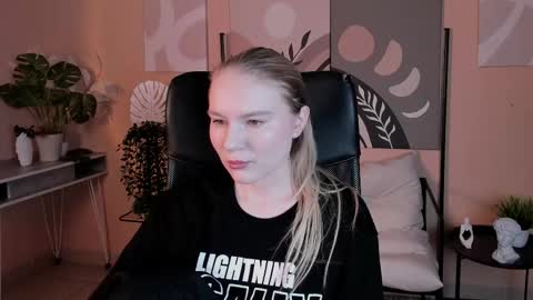 Snapshot of aprilserenity chatting on October 2025 11:46:02 PM April. All year round. online show from October 2025 11:46:02 PM