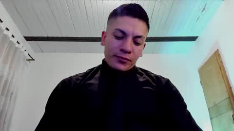Snapshot of aquiles_51 chatting on February 2025 12:59:02 AM Jonathan online show from February 2025 12:59:02 AM