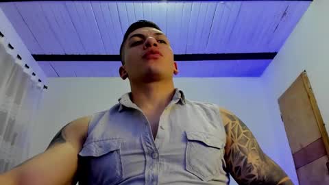 Snapshot of aquiles_51 chatting on February 2025 01:19:01 AM Jonathan online show from February 2025 01:19:01 AM