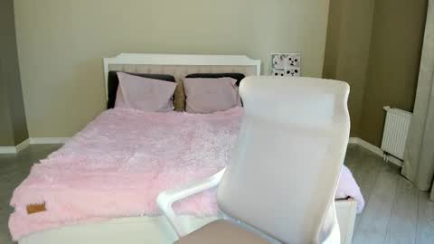 Lina online show from October 2025 08:48:01 AM