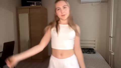 Emi online show from November 2025 12:04:01 PM