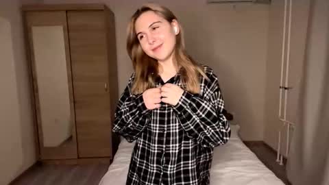 Emi online show from December 2025 03:54:01 PM