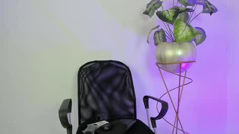   online show from January 2025 05:20:02 AM