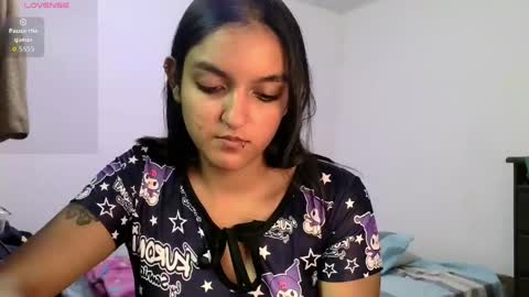 Snapshot of ari_20_ chatting on May 2026 07:33:01 PM Bella online show from May 2026 07:33:01 PM