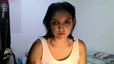 Snapshot of ari_20_ chatting on June 2026 05:29:02 PM Bella online show from June 2026 05:29:02 PM