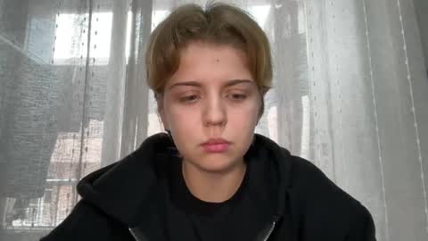 Snapshot of ari_crystal chatting on January 2026 04:12:02 PM ari_crystal online show from January 2026 04:12:02 PM