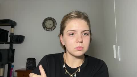 Snapshot of ari_crystal chatting on February 2026 01:17:01 PM ari_crystal online show from February 2026 01:17:01 PM