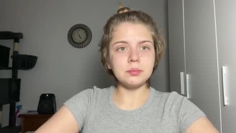 Snapshot of ari_crystal chatting on February 2026 02:54:02 PM ari_crystal online show from February 2026 02:54:02 PM