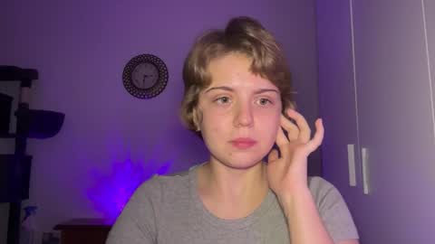 Snapshot of ari_crystal chatting on March 2026 04:13:01 PM ari_crystal online show from March 2026 04:13:01 PM