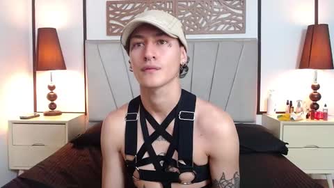 Snapshot of aria_and_orien chatting on March 2025 11:01:02 AM aria y orien online show from March 2025 11:01:02 AM