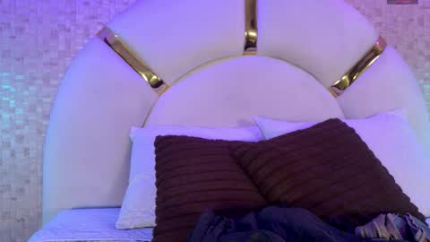 aria_sm online show from November 2025 07:12:01 PM